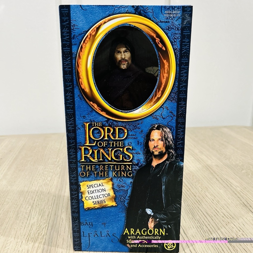 Aragorn with Authentically Styled Fabric Accessories Lord of the Rings ROTK New